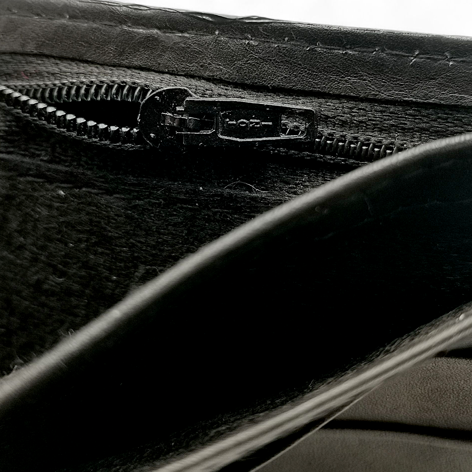 CARTERA EN PIEL GENUINA DE MANTARRAYA PARA CABALLERO (MSN)