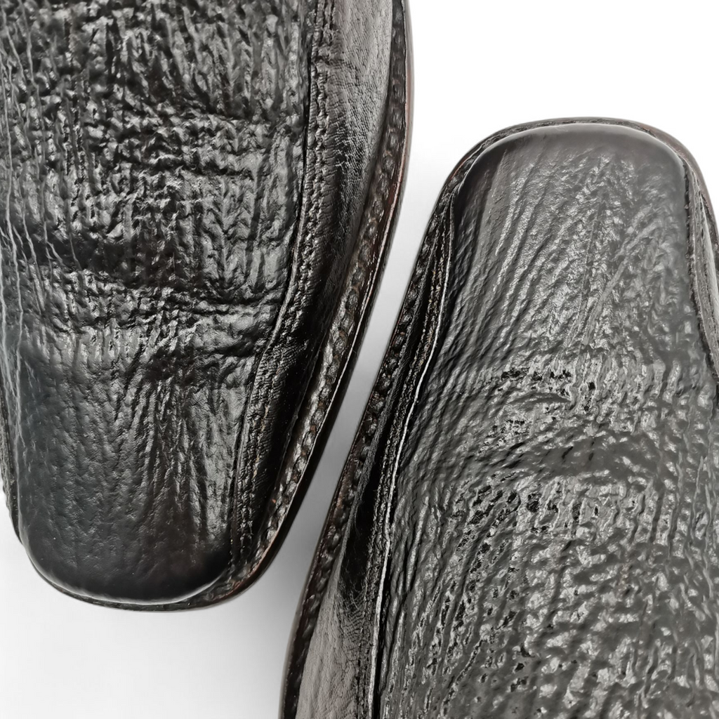 ZAPATO EN PIEL GENUINA DE TIBURÓN PARA CABALLERO (MSN)