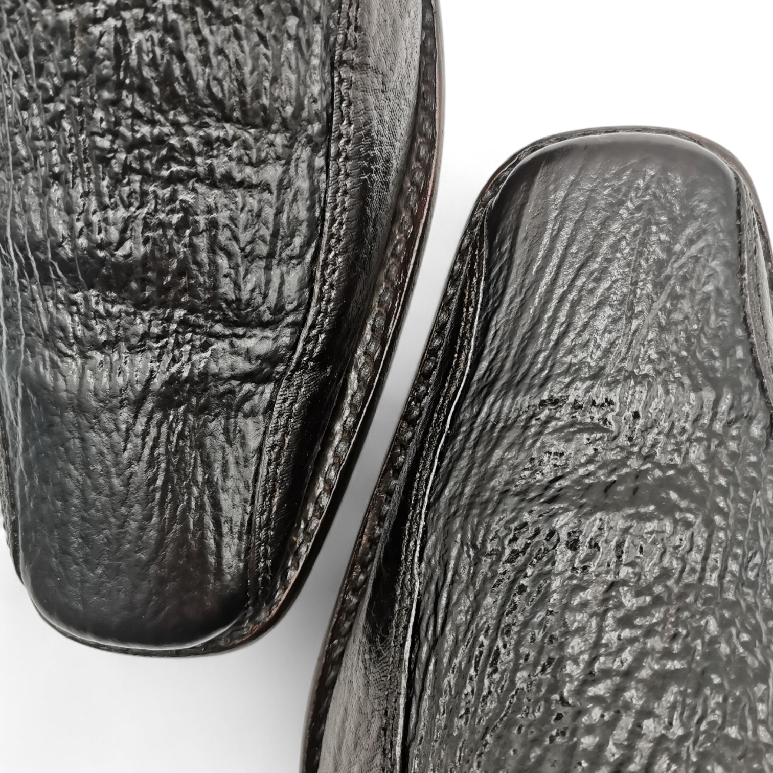 ZAPATO EN PIEL GENUINA DE TIBURÓN PARA CABALLERO (MSN)